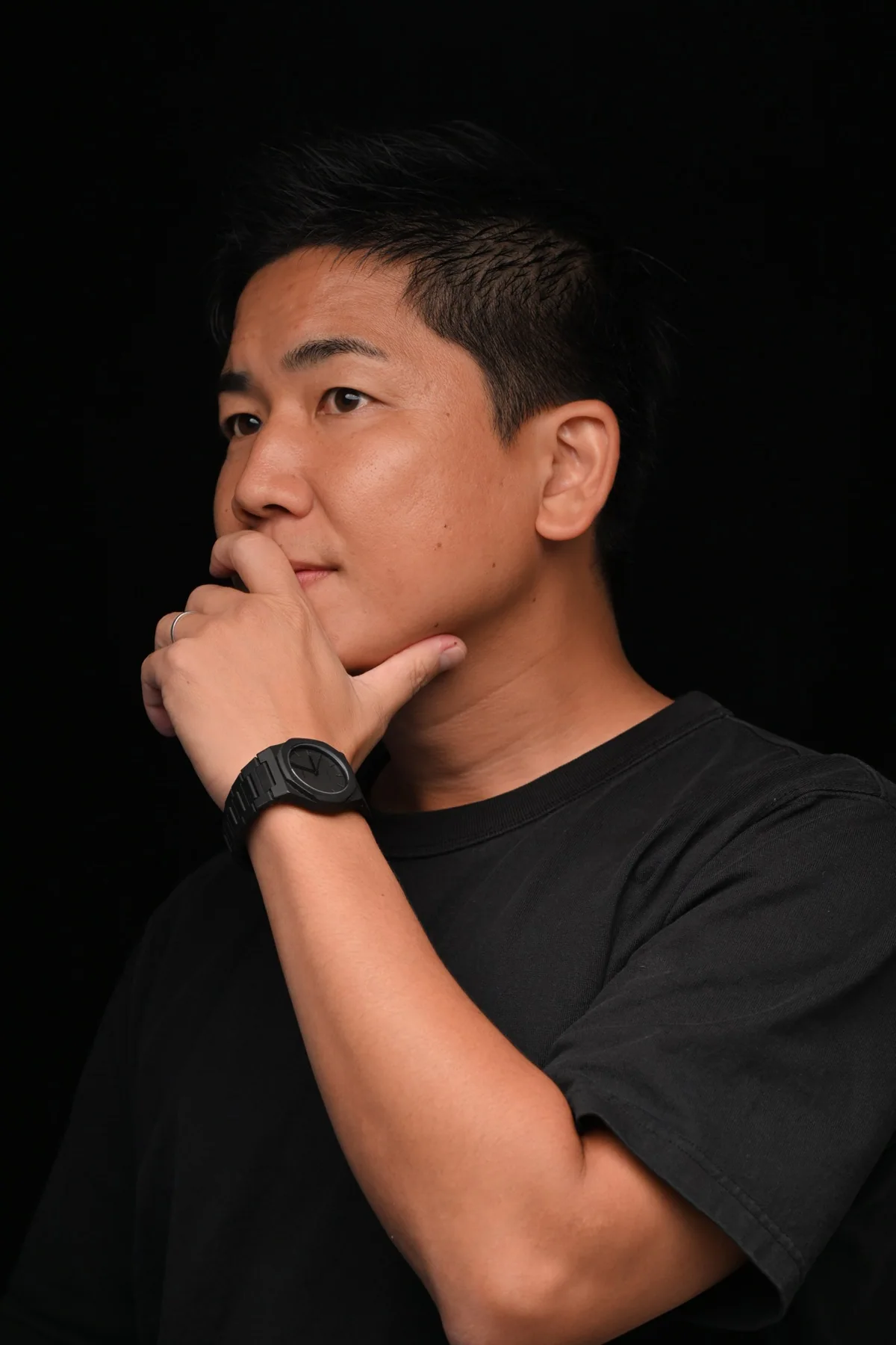 鹿児島で活動する人物のブラックプロフィール写真