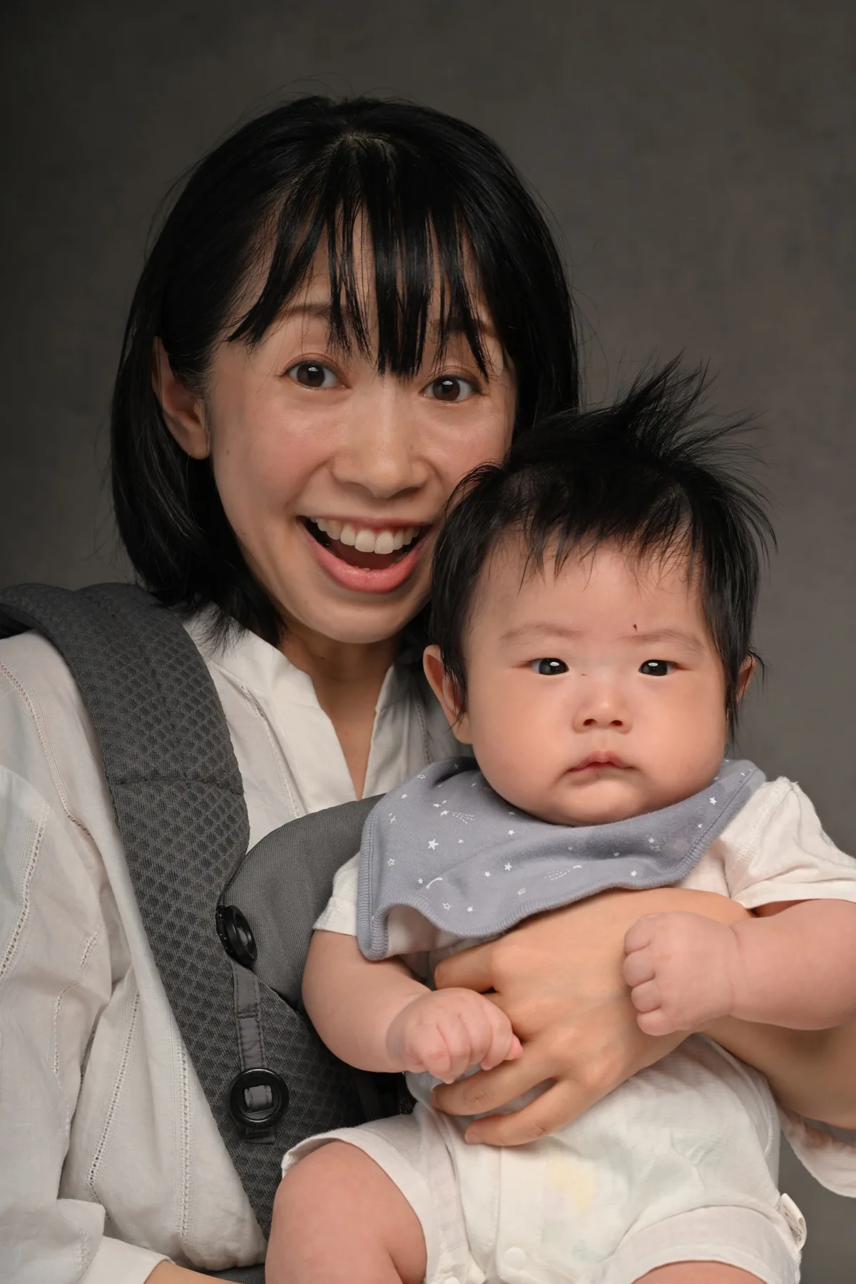 鹿児島の小さなアトリエで撮影した自然な親子ポートレート
