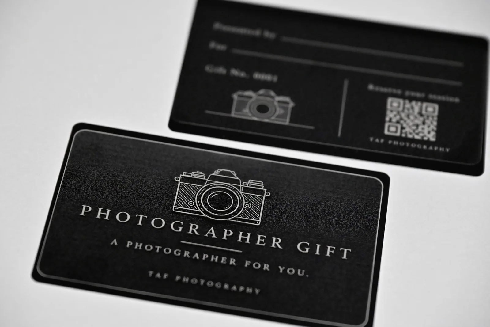 出産祝いに贈るTAF PHOTOGRAPHYの黒い撮影ギフトカード